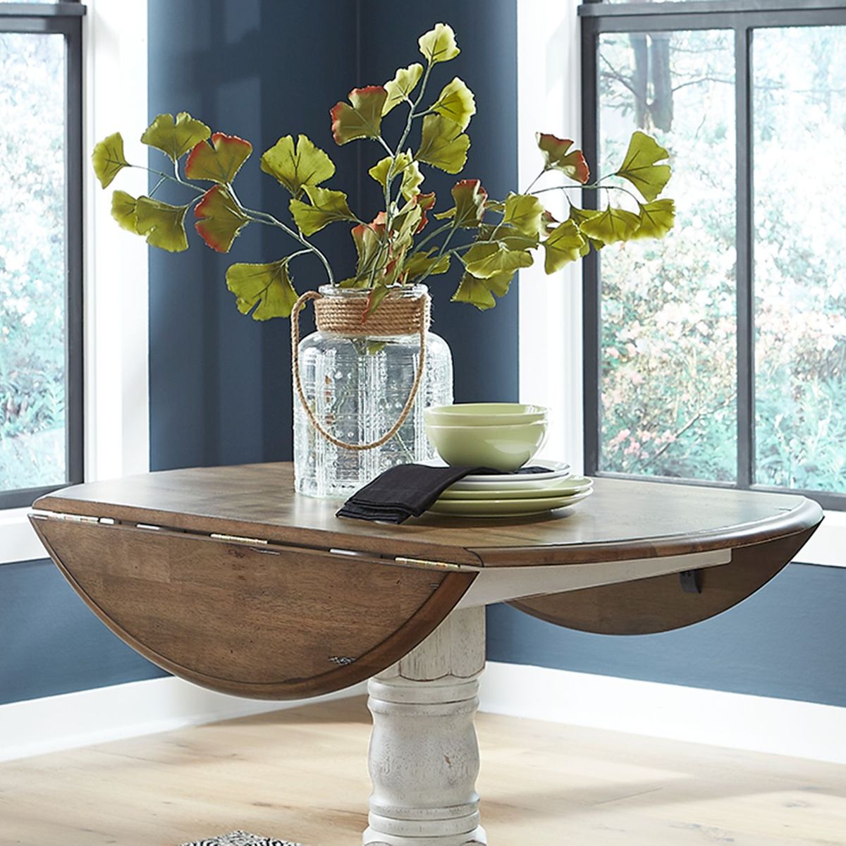 Liberty Furniture Carolina Crossing Round Table in White