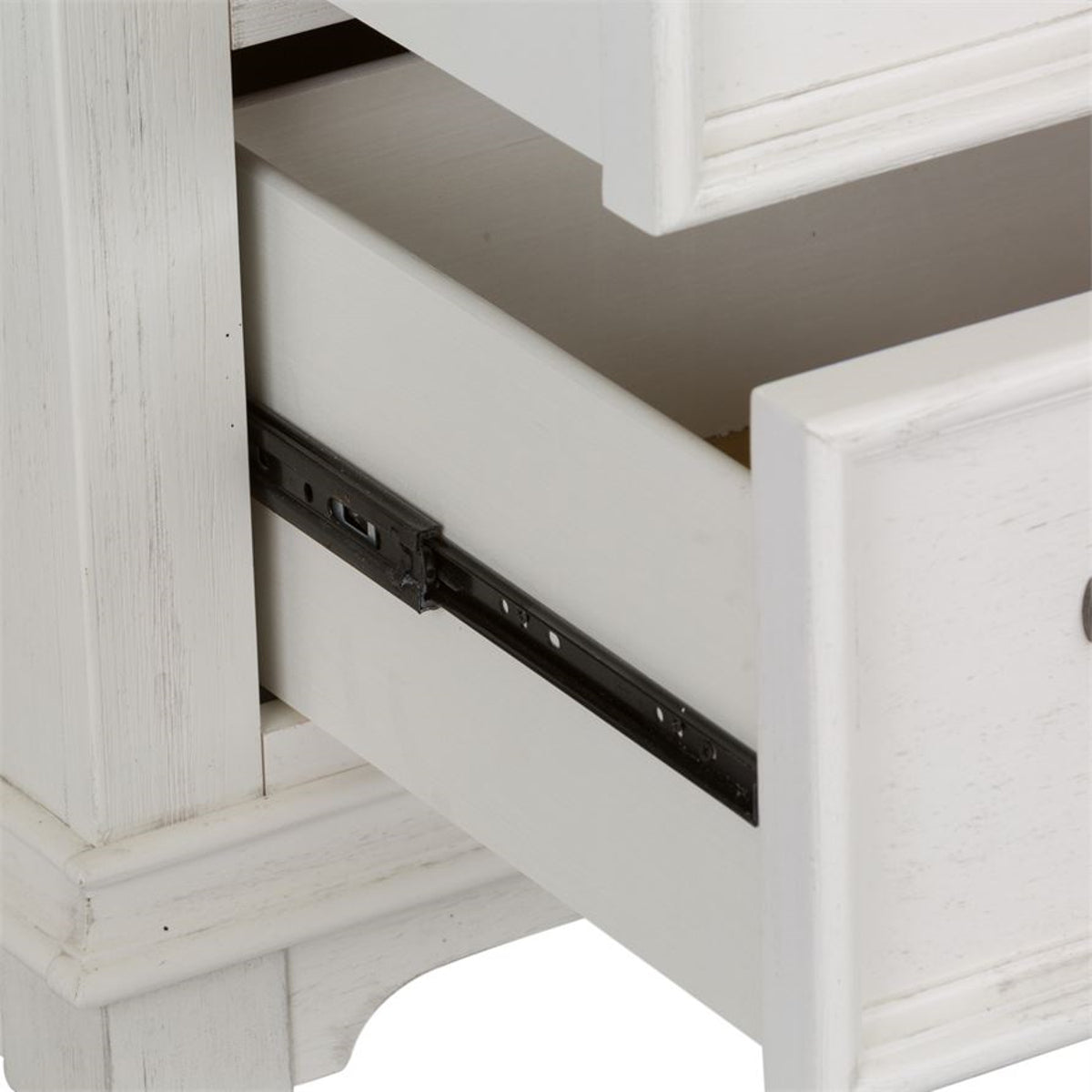 Liberty Furniture Allyson Park Drawer Chest in Wirebrushed White