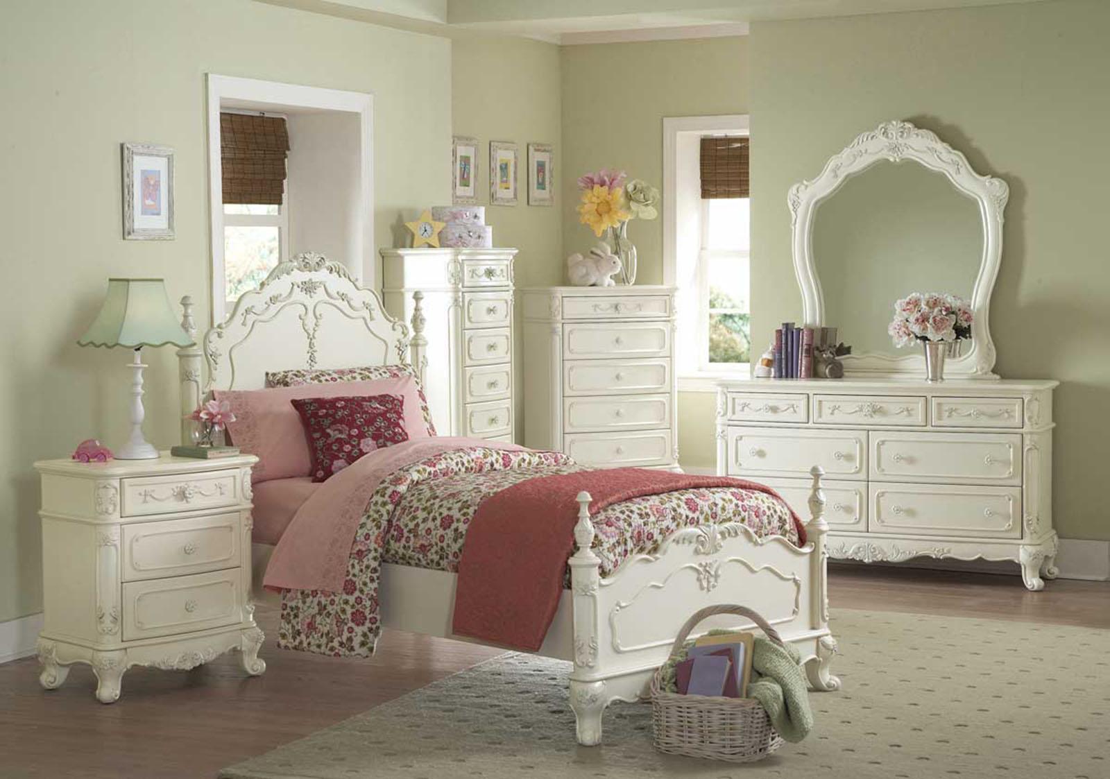 Cinderella Twin Poster Bed in Antique White 1386TNW-1*