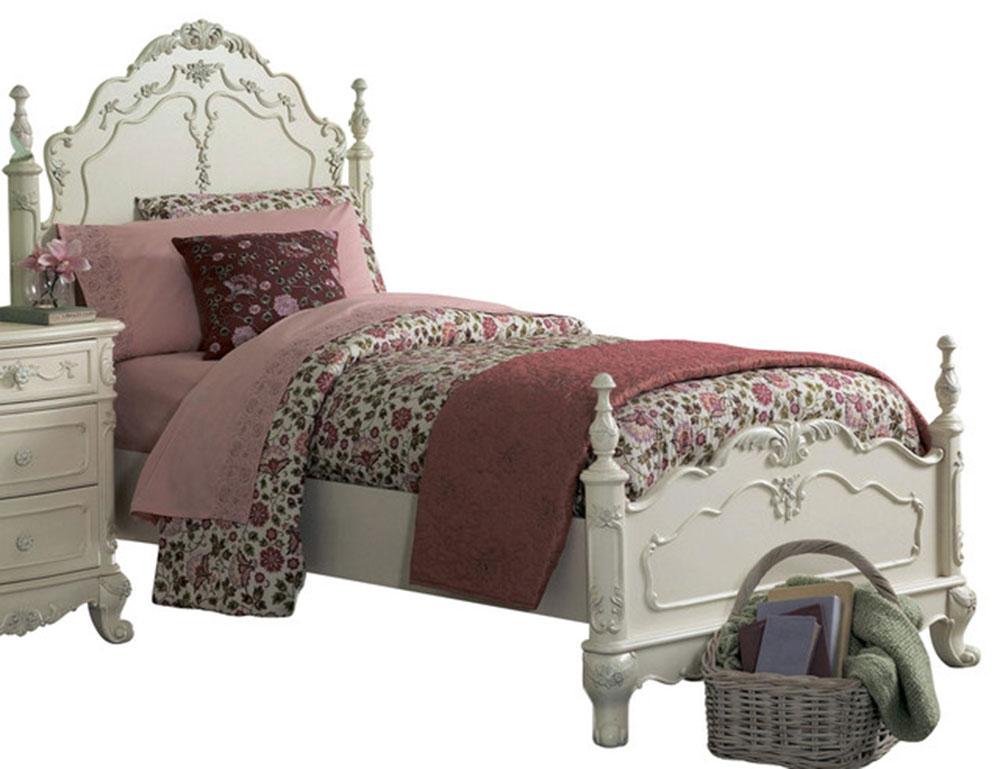 Cinderella Full Poster Bed in Antique White 1386FNW-1*