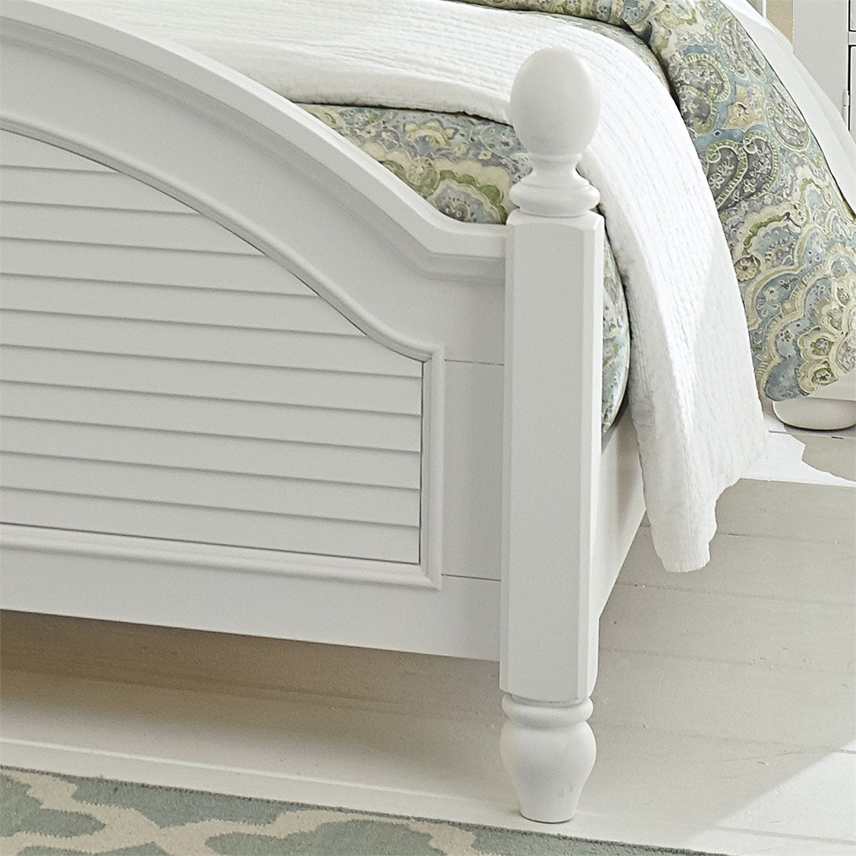 Liberty Furniture Summer House King Poster Bed in Oyster White