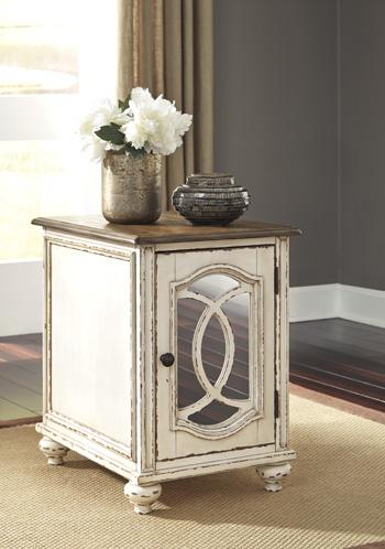 Realyn End Table Set