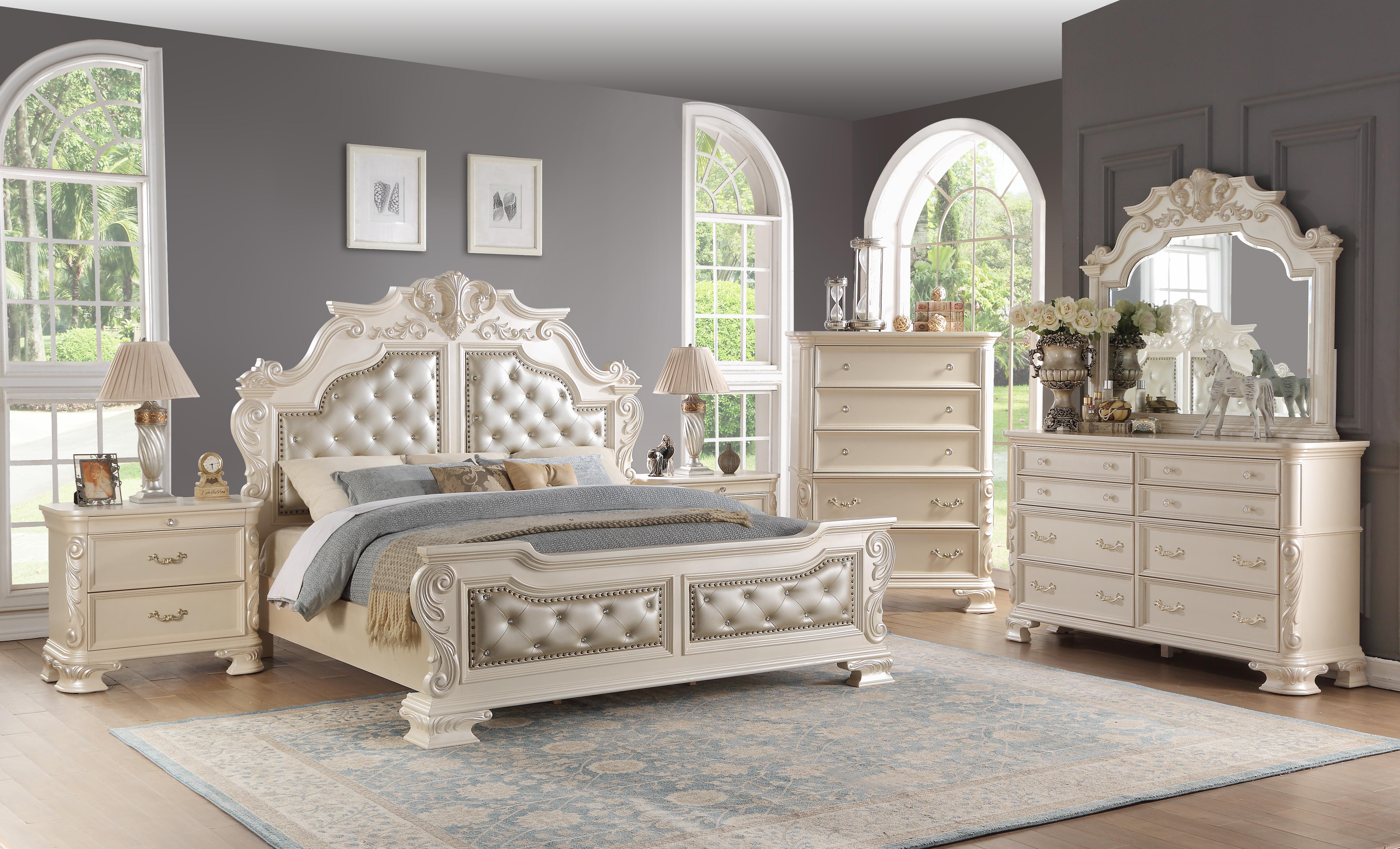 Victoria Traditional Style King Bed in Off-White finish Wood